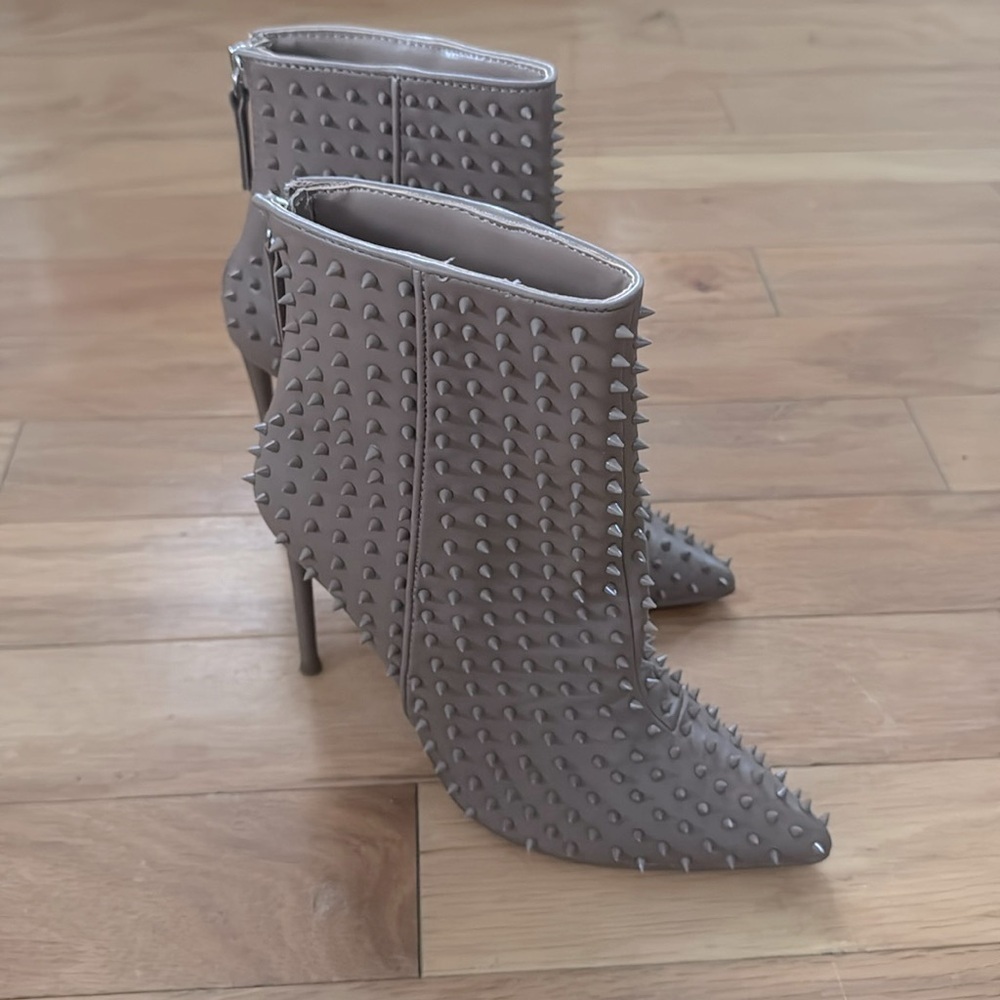 Steve Madden | Vapor Mocha Ankle Booties | Spike Heel | Size 7